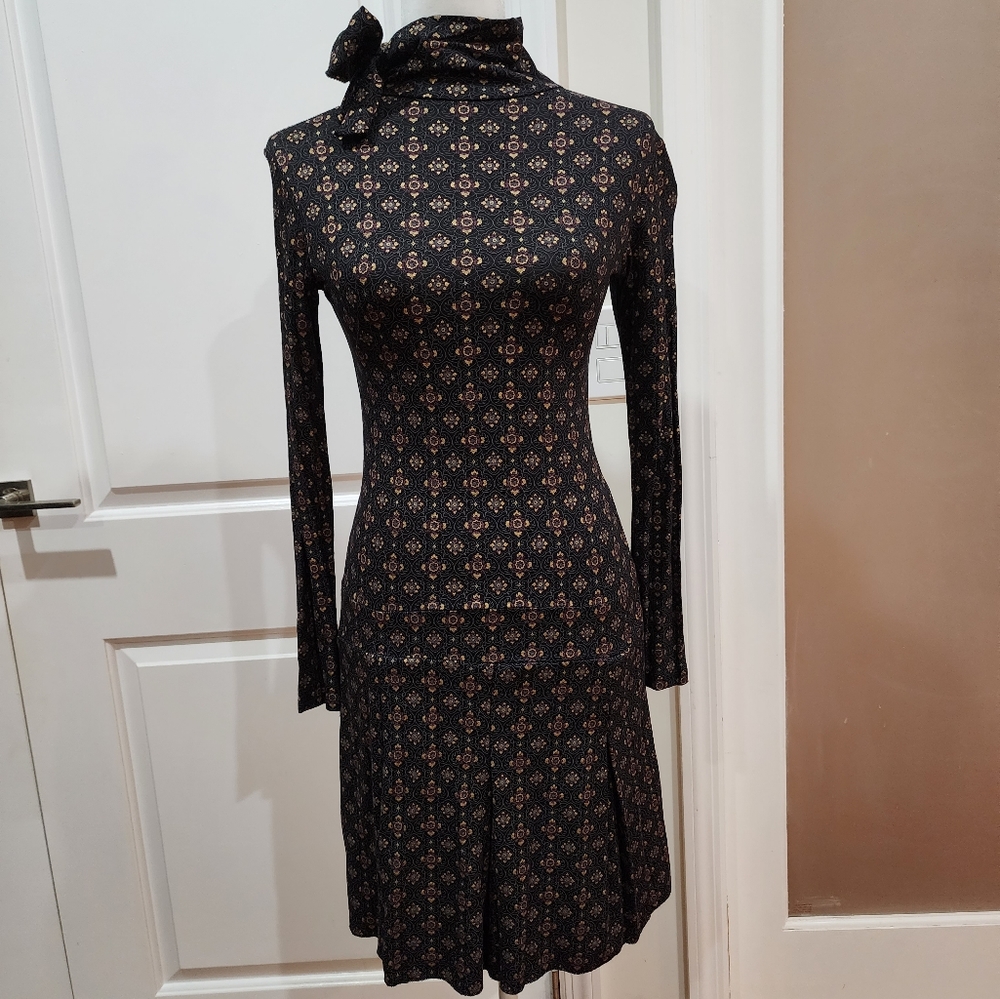 Womens printed fashion  dress made in Italy.